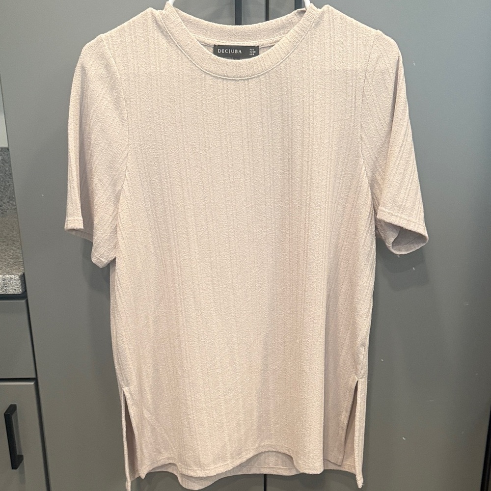 ⭐️DECJUBA Light Beige Textured Tee